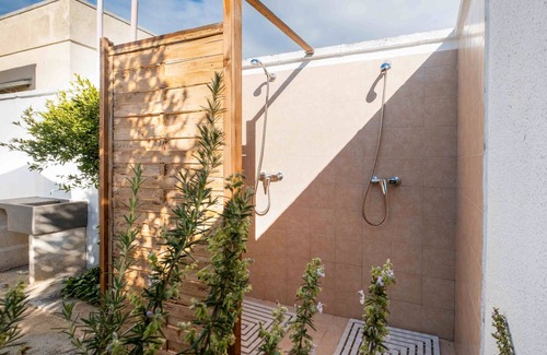 Torre Lapillo House | Holiday Home 'Summer Sunshine Private Villa' with Sea View, Wi-Fi and Air Conditioning