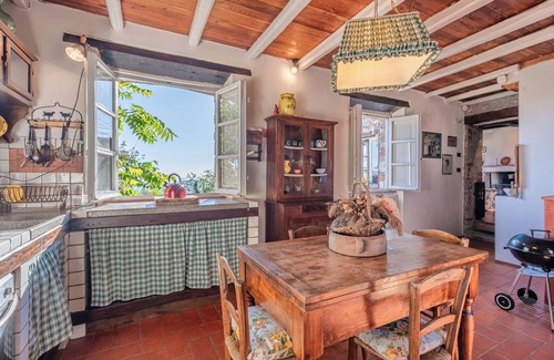 Villabuona House | Holiday Home 'Sunhouse - Tuscan Hills' with Private Garden and Wi-Fi