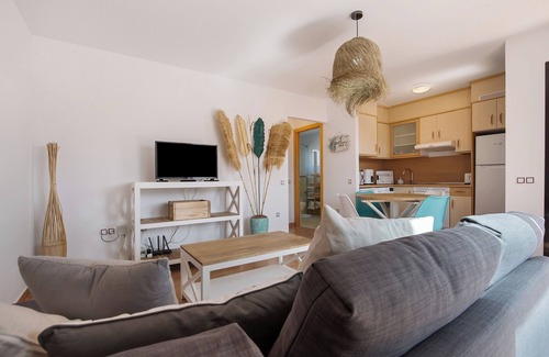 La Oliva House | Holiday Home 'Sunny Home' with Pool, Garden & Wi-Fi