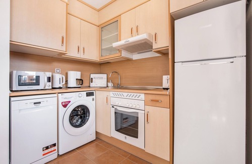 La Oliva House | Holiday Home 'Sunny Home' with Pool, Garden & Wi-Fi