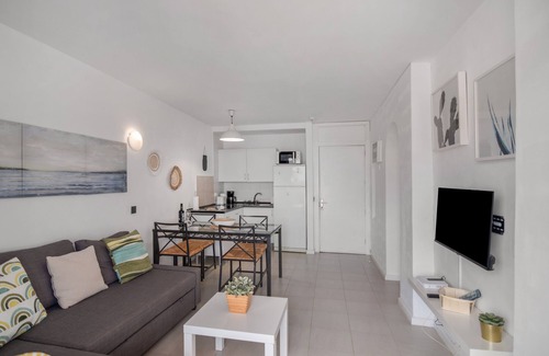 Taurito House | Holiday Home 'Taurito Big Terrace' with Sea Views, Shared Pool and Wi-Fi