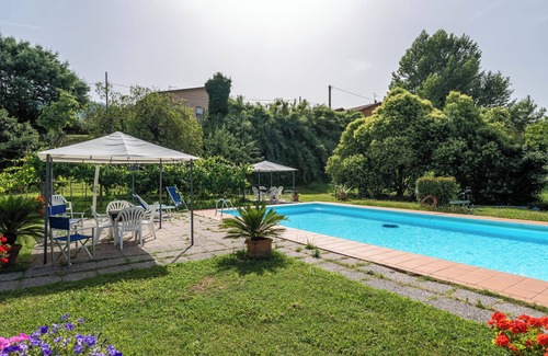 Nozanno House | Holiday Home "Tenuta Il Ponte - Dama" with Shared Pool, Private Garden & Wi-Fi