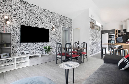 Abades House | Holiday Home 'Tia Osa' with Private Pool, Shared Terrace and Wi-Fi