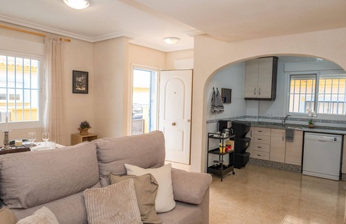 La Tercia House | Holiday Home 'Tranquil Retreat' with Mountain View, Wi-Fi and Air Conditioning