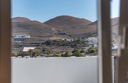 Uga House | Holiday Home 'Tranquility Among Volcanoes' with Private Pool, Shared Terrace and Wi-Fi