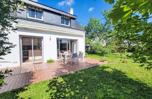 La Trinite-sur-Mer House | Holiday Home Ty Mam Goz by Interhome