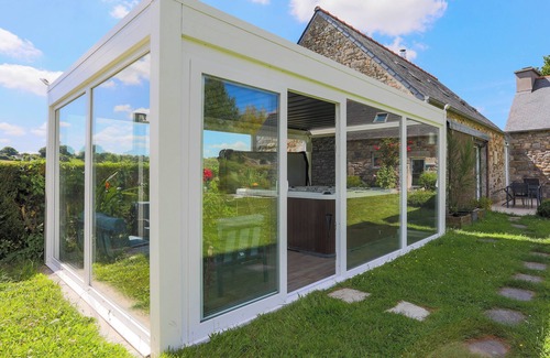 Plouegat-Moysan House | Holiday Home 'Ty Ar Dreuz' with Private Terrace, Shared Garden and Wi-Fi