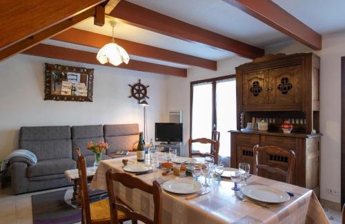 Tregunc House | Holiday Home Ty Pendruc by Interhome