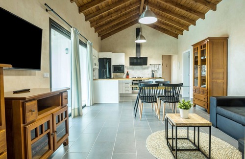 La Oliva Villa | Holiday Home “Villa Era” with Garden, Pool, Terrace & Wi-Fi