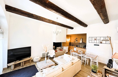 Quarante House | Holiday Home 'Villa Des Vignes Et Spa' with Private Terrace, Wi-Fi and Air Conditioning