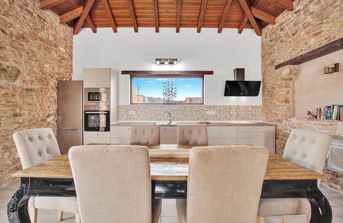 Tiscamanita Villa | Holiday Home Villa Rural Sajoná with Sea Views, Pool and Wi-Fi