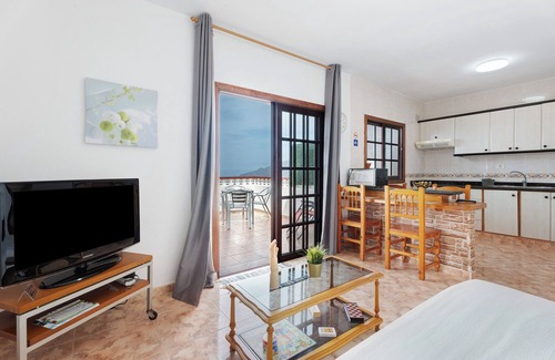 Tigaday Apartment | Holiday Home Villa Luisa 2 with Sea View, Terraces & Wi-Fi