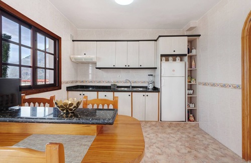 Tigaday Apartment | Holiday Home Villa Luisa 2 with Sea View, Terraces & Wi-Fi