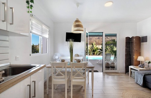 Los Llanos de Aridane Villa | Holiday Home 'Villa Tino- Casa M' with Mountain View, Shared Pool and Wi-Fi