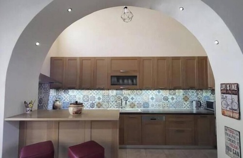 Alinda House | Holiday Home 'Villa Two Pine Trees' with Sea View, Private Terrace and Wi-Fi