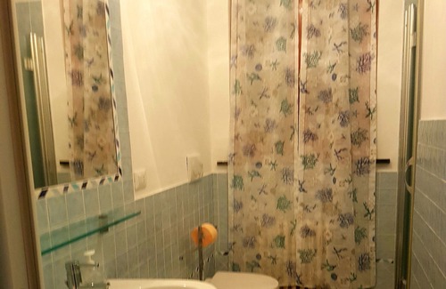 Voze House | Holiday Home 'Villino Bougainvillea' with Sea View, Private Terrace and Wi-Fi