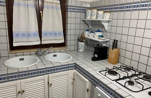 Stintino House | Holiday Home 'Villino Le Ortensie' with Sea View, Garden & A/C