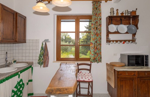 Pomarance House | Holiday Home 'Vinciguerra 39' with Private Garden and Wi-Fi