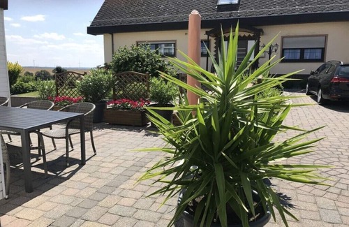 Lieg Apartment | Holiday home Weins Comfortable Vacation Home