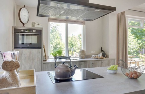 Uden Cottage | Holiday Home With a Terrace at Bedafse Bergen