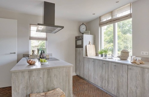 Uden Cottage | Holiday Home With a Terrace at Bedafse Bergen