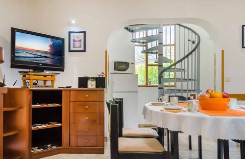Pula House | Holiday home with air conditioning and barbecue terrace