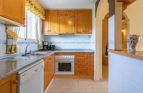 Los Arenales del Sol House | Holiday home with communal pool