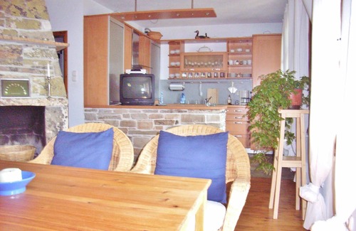 Kazaviti House | Holiday home with sea view in the mountain village of Kazaviti.