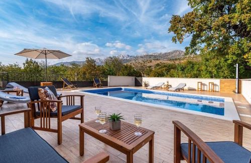 Obrovac House | Holiday Home Zaton with Pool near River Canyon