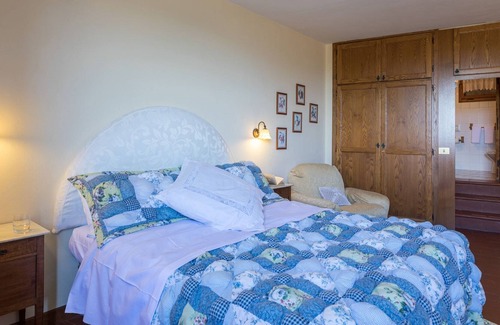 Chiusdino House | Holiday house Chiusdino for 1 - 12 persons with 6 bedrooms - Holiday home