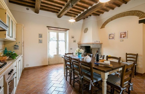 Cortona House | Holiday house Cortona for 1 - 15 persons with 6 bedrooms - Holiday home