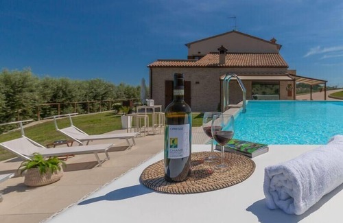 Fermo House | Holiday house Fermo for 1 - 14 persons with 4 bedrooms - Holiday home