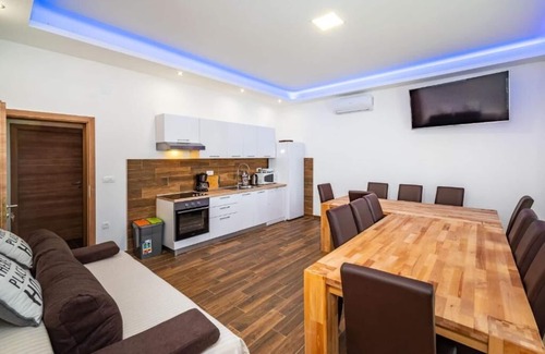 Maslenica House | Holiday House with Private Terrace. High speed Wi-Fi Internet.
