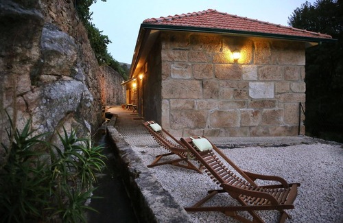 Varzea de Abrunhais House | Holiday House in Várzea De Abrunhais with Private Parking