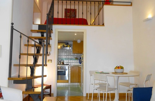 Historical Center Apartment | HOLIDAY HOUSE Mezzocannone