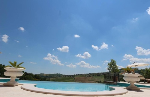 Monsampietro Morico House | Holiday house Monte Rinaldo for 1 - 12 persons with 6 bedrooms - Luxury holiday home