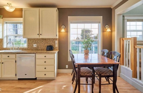 Newport House | Holiday house Newport for 1 - 6 persons with 3 bedrooms - Row house