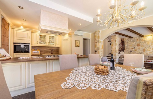 Porat Villa | Holiday house SEASCAPE I with heated pool and spacious garden