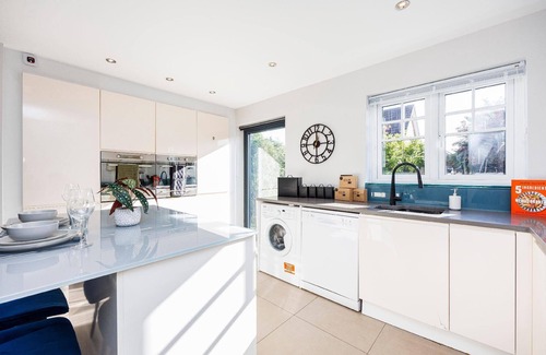 Brunel House | Holiday house Uxbridge for 1 - 9 persons with 4 bedrooms - Row house