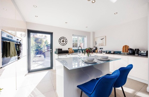 Brunel House | Holiday house Uxbridge for 1 - 9 persons with 4 bedrooms - Row house