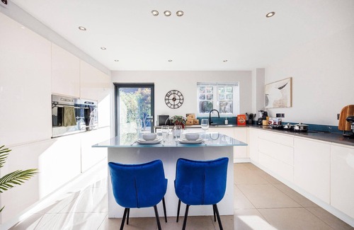 Brunel House | Holiday house Uxbridge for 1 - 9 persons with 4 bedrooms - Row house