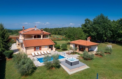 Strpacici House | Holiday house Visnjan for 1 - 8 persons with 4 bedrooms - Holiday home