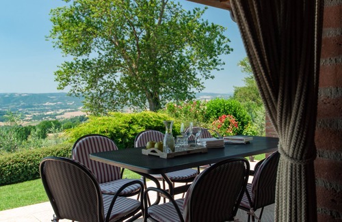 Grutti House | Holiday house with private pool and view in green Umbria