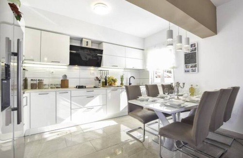 Mravince House | Holiday house with private pool for 12 persons approx. 280 qm in Split-Kucine, Dalmatia (Mosor)