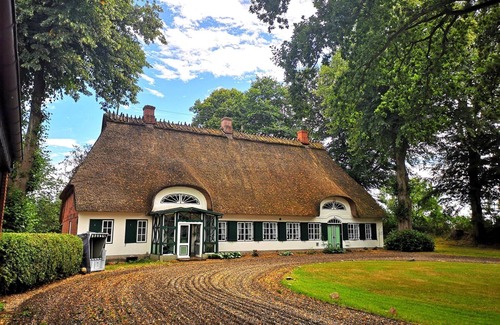 Norderbrarup Apartment | Holiday in historic thatched-roof estate from 1750