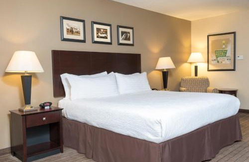 Aurora Hotel | Holiday Inn Aurora North - Naperville by IHG