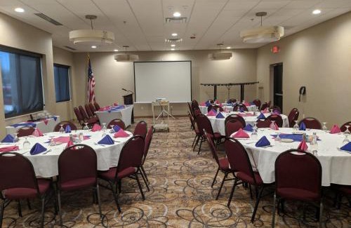 Champaign Hotel | Holiday Inn Champaign by IHG