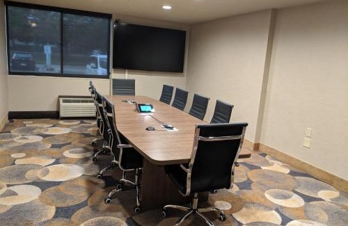 Champaign Hotel | Holiday Inn Champaign by IHG