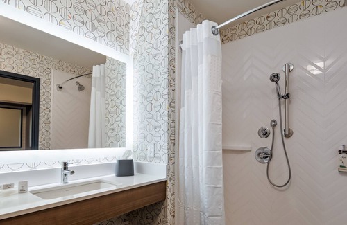 Clarksville Hotel | Holiday Inn Clarksville Northeast by IHG