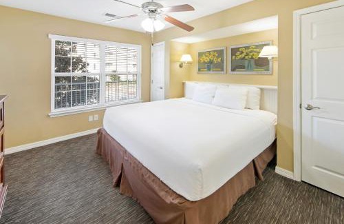 Branson Hotel | Holiday Inn Club Vacations Holiday Hills Resort at Branson